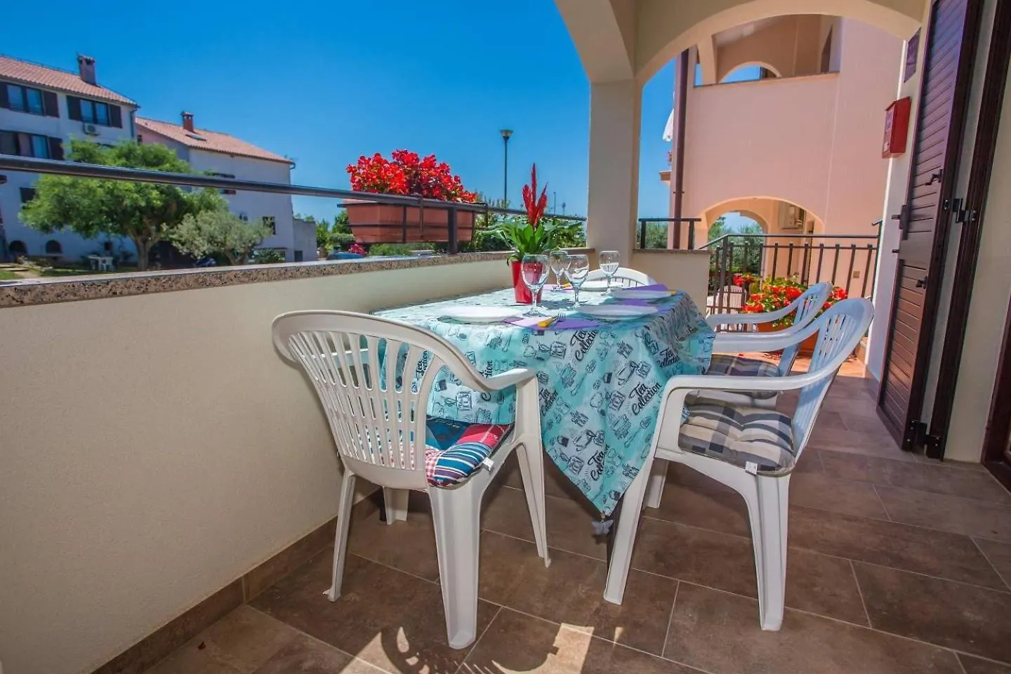 Emanuel Apartments Tar-Vabriga 0*,