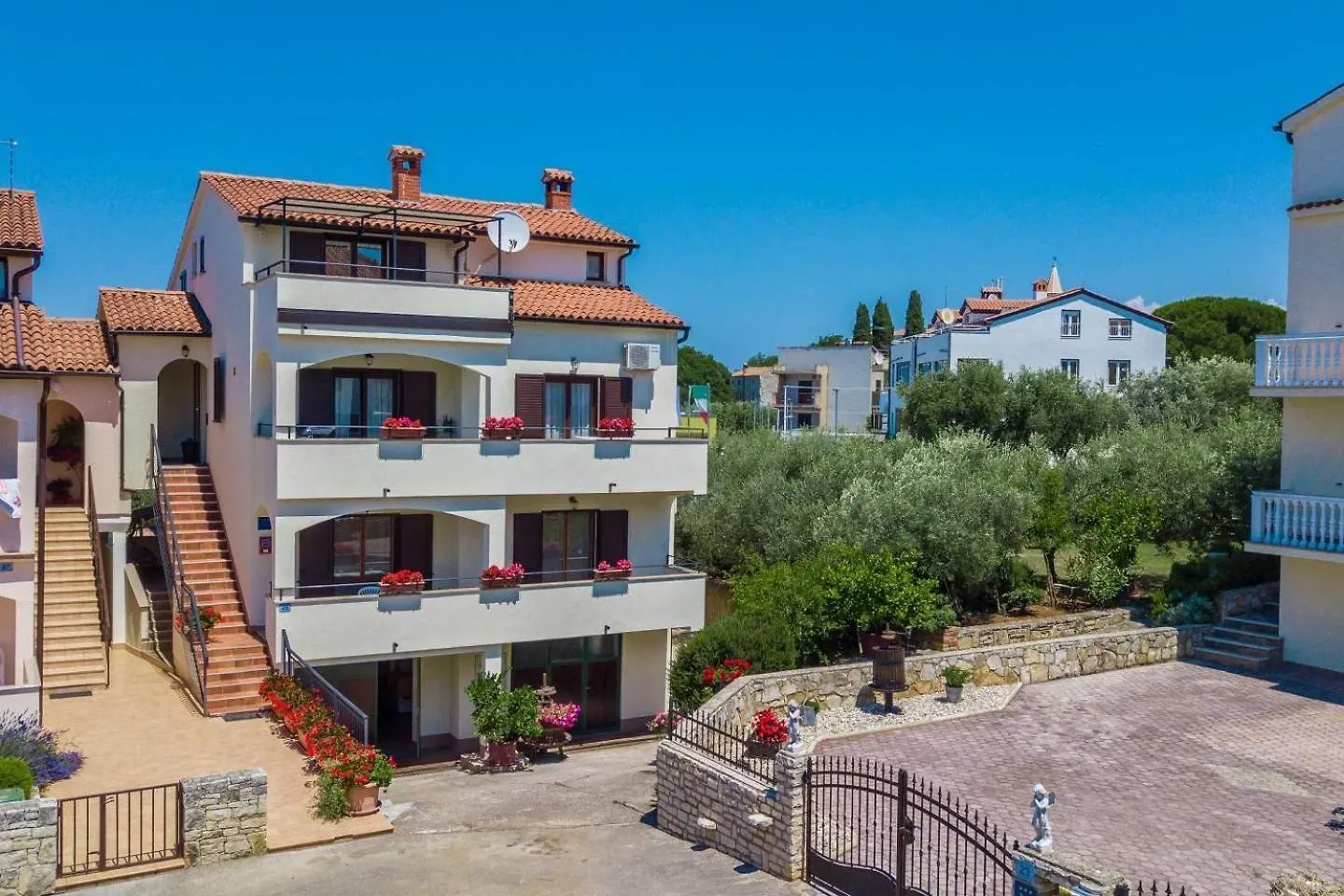 Guest house Emanuel Apartments Tar-Vabriga