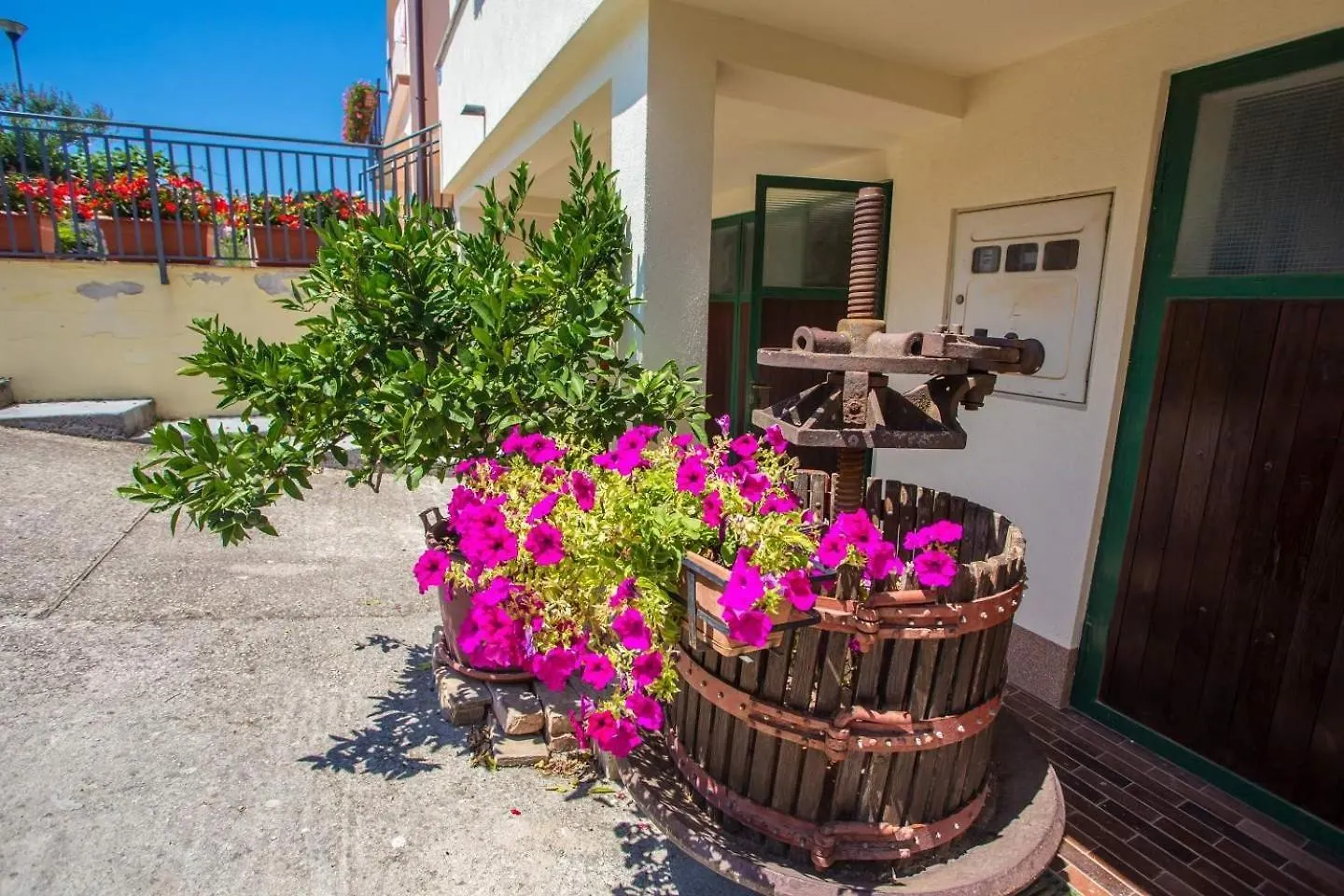 Emanuel Apartments Tar-Vabriga Guest house